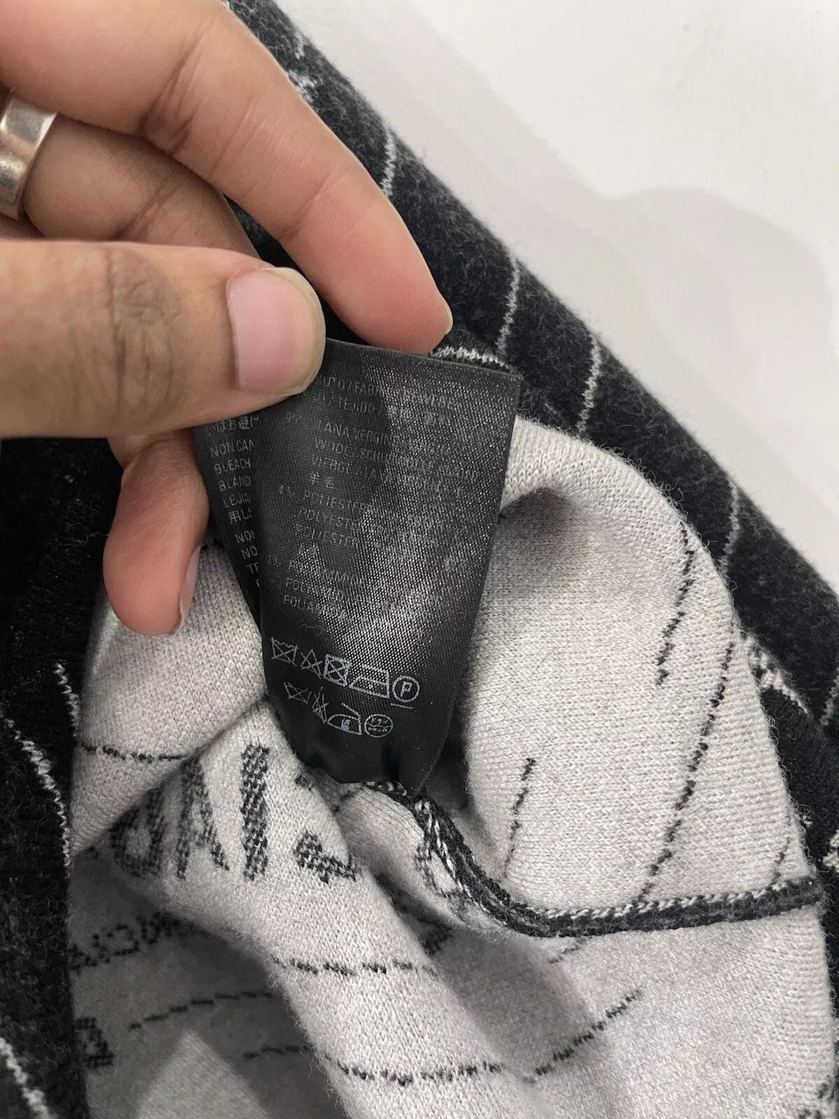 Balenciaga Balenciaga Sweater Jacquard Logo Black White Medium Size US M / EU 48-50 / 2 - 6 Thumbnail