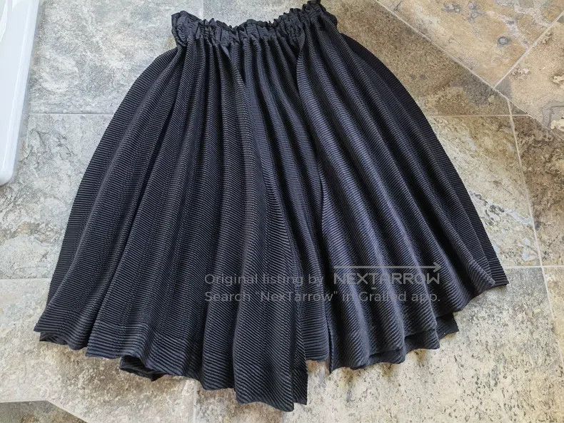 Issey Miyake Issey Miyake Black Midi Skirt Size 25" / US 0 / IT 36 - 1 Thumbnail