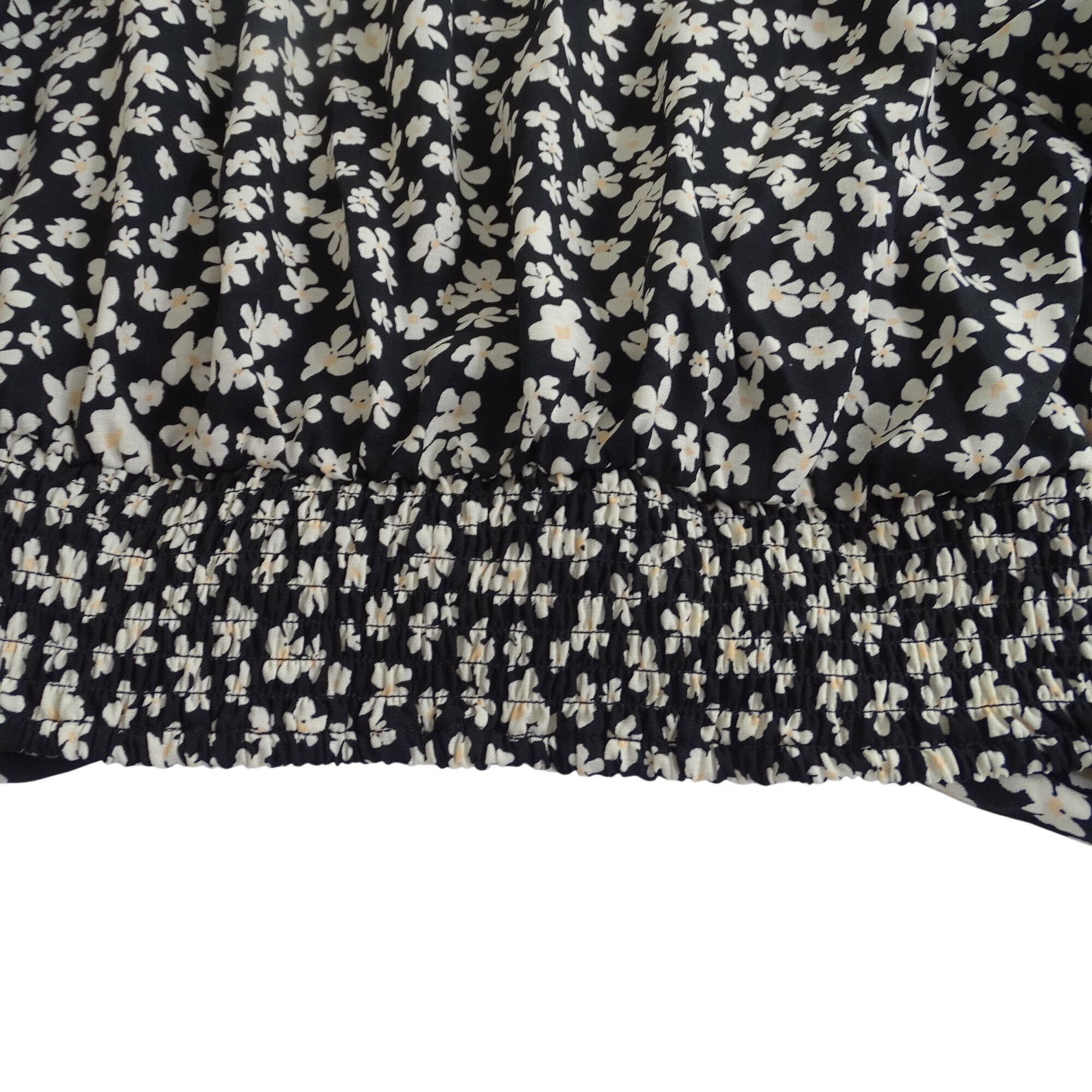 H&M H&M Black Floral Crop Top Long Sleeve V-Neck Drawstring Hem Size M / US 6-8 / IT 42-44 - 5 Thumbnail