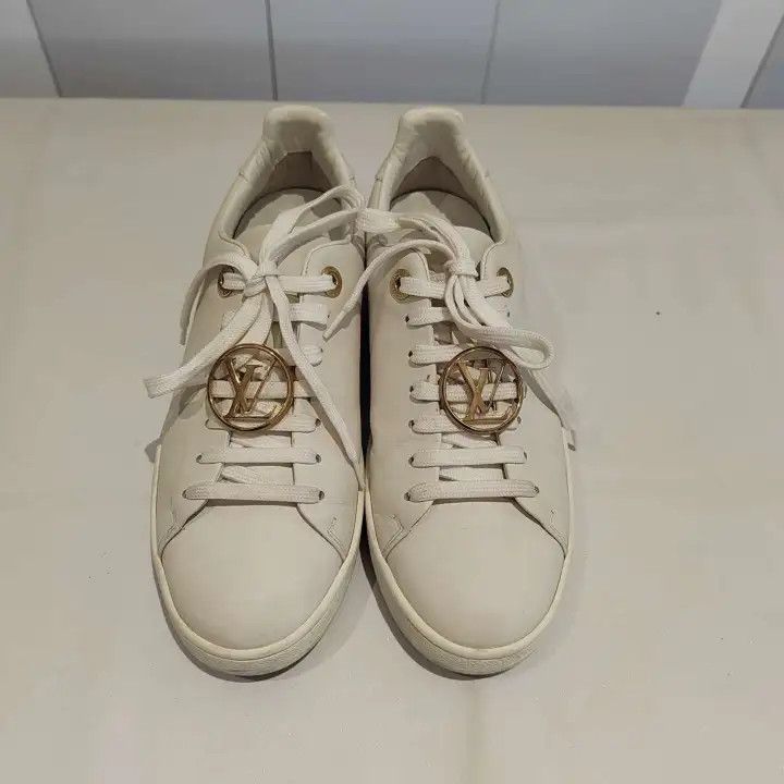 Louis Vuitton Louis Vuitton Frontrow White Low-Top Fashion Sneakers 0079 Size US 5 / IT 35 - 1 Thumbnail