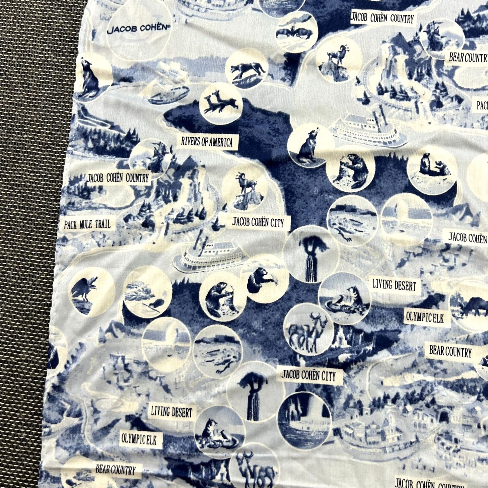 Jacob Cohen Jacob Cohen Hankerchief 22x22 Cotton Silk Warewolf Deer Snow AOP Winter Size ONE SIZE - 3 Thumbnail