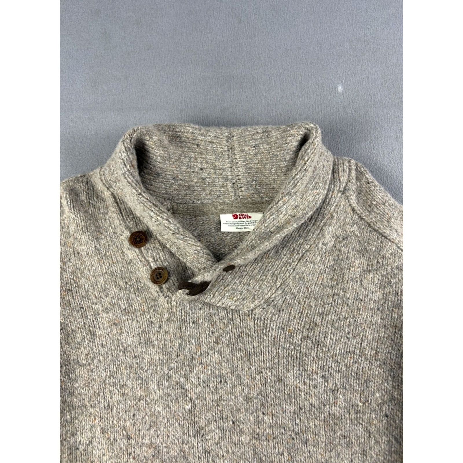 Vintage Fjallraven Lada Shawl Collar Sweater Mens Size Medium Wool Pullover Beige Logo Knit Round Neck Size US M / EU 48-50 / 2 - 2 Thumbnail