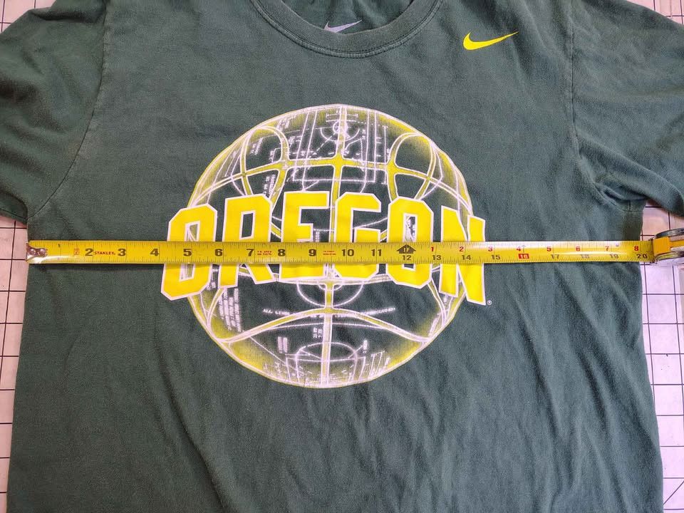 Nike Vintage Nike Oregon Ducks Basketball T-Shirt Size US M / EU 48-50 / 2 - 4 Thumbnail