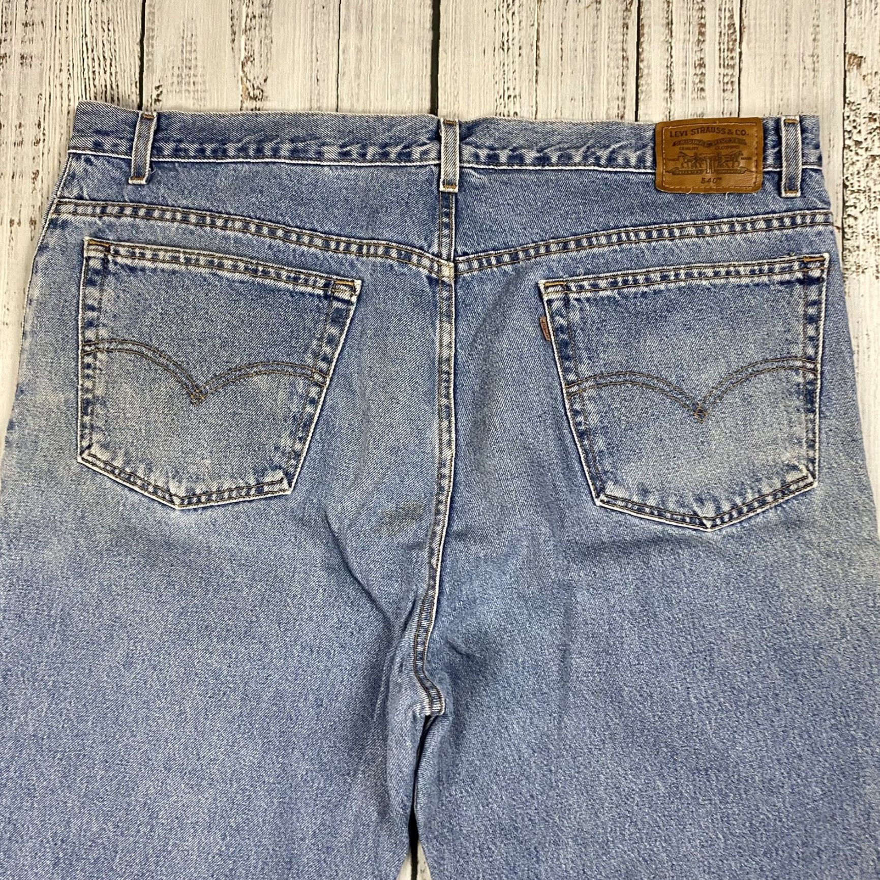 Levi's VINTAGE Levi's 540 Jeans Relaxed Fit 44x32 Blue Light Wash USA Mens Size US 44 / EU 60 - 7 Thumbnail