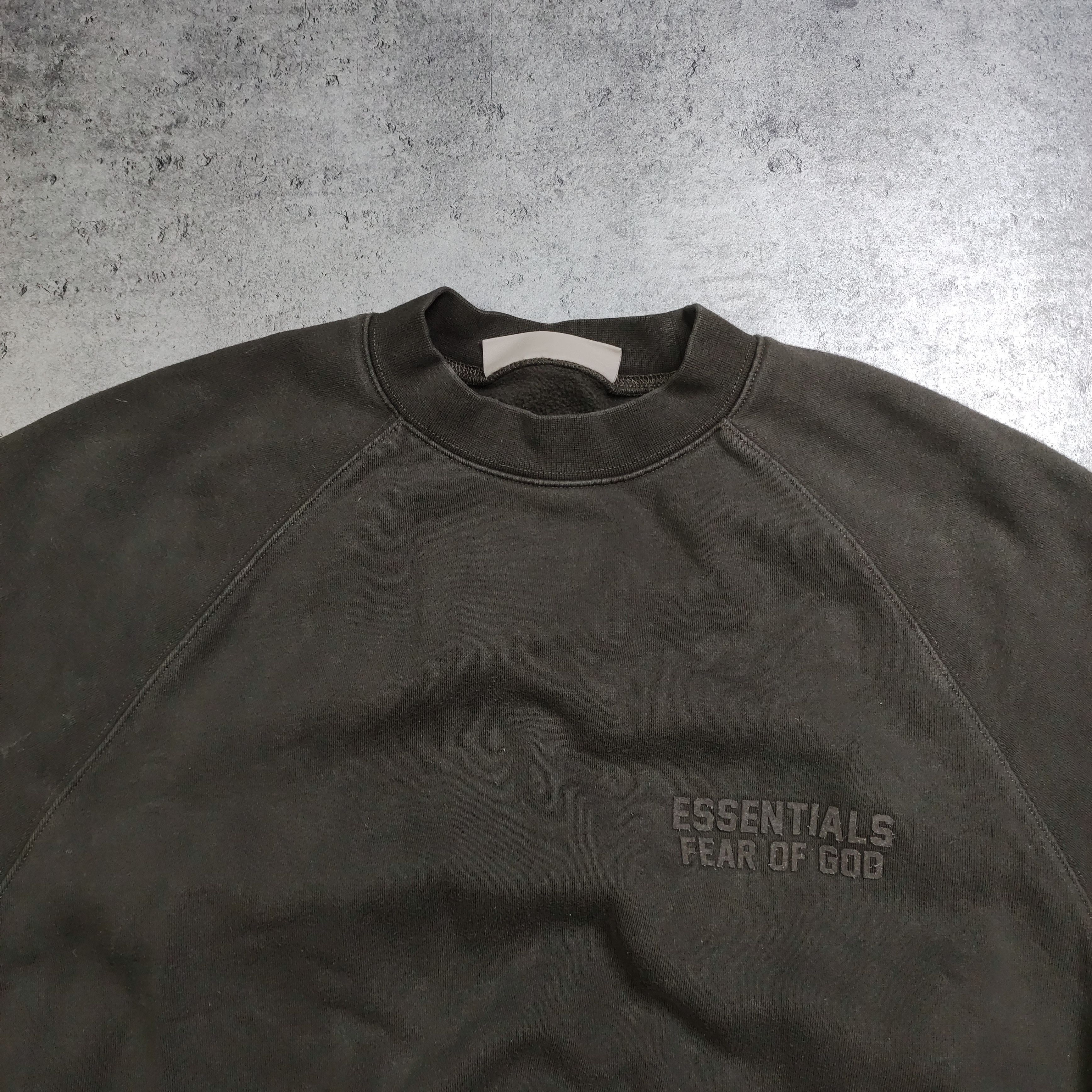 Essentials × FOG × Fear of God RARE FOG Fear of God Essentials Small Logo Crewneck Size US S / EU 44-46 / 1 - 3 Thumbnail