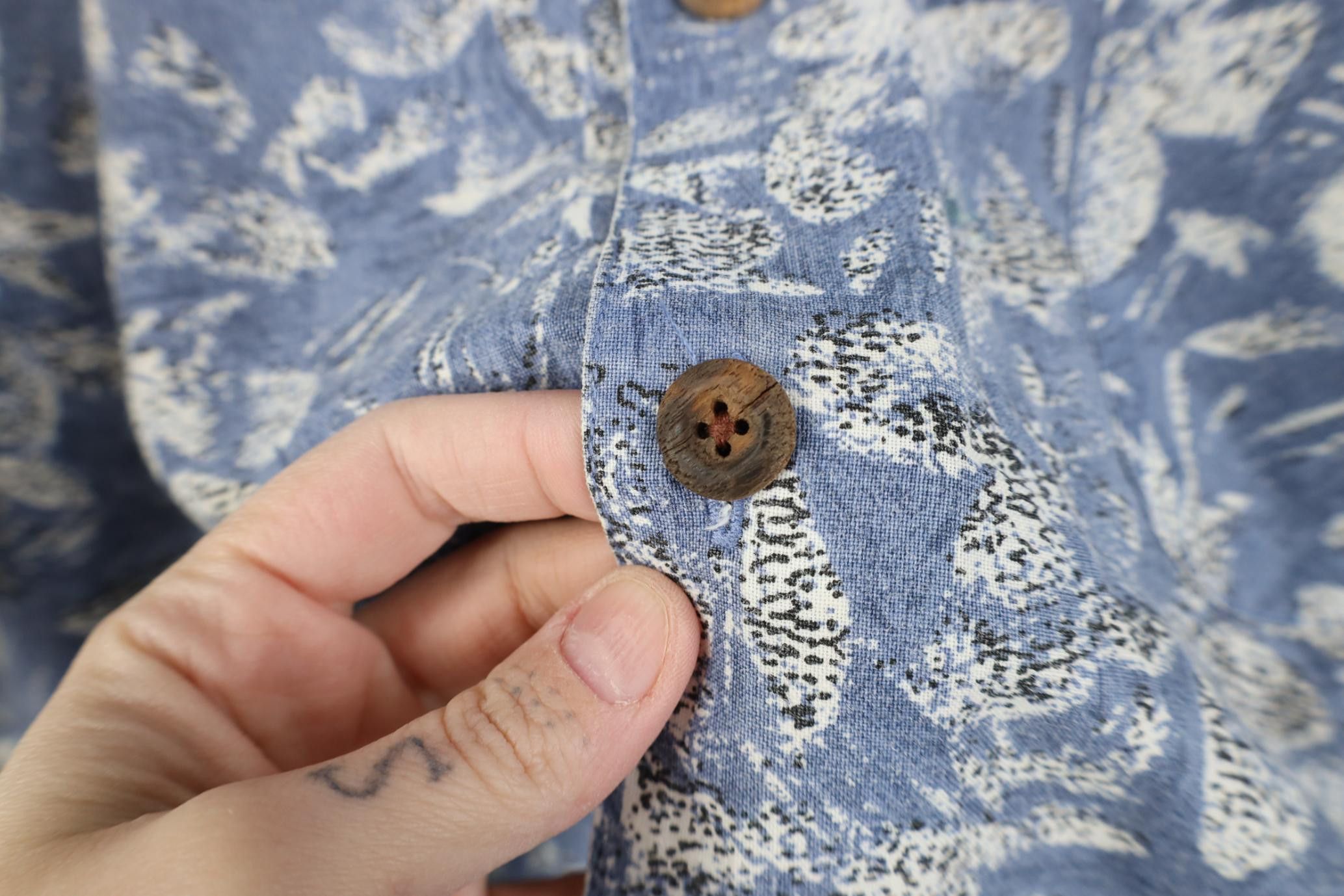 Vintage Vintage 90s Streetwear Flower Beach Hawaiian Button Shirt Size US L / EU 52-54 / 3 - 6 Thumbnail