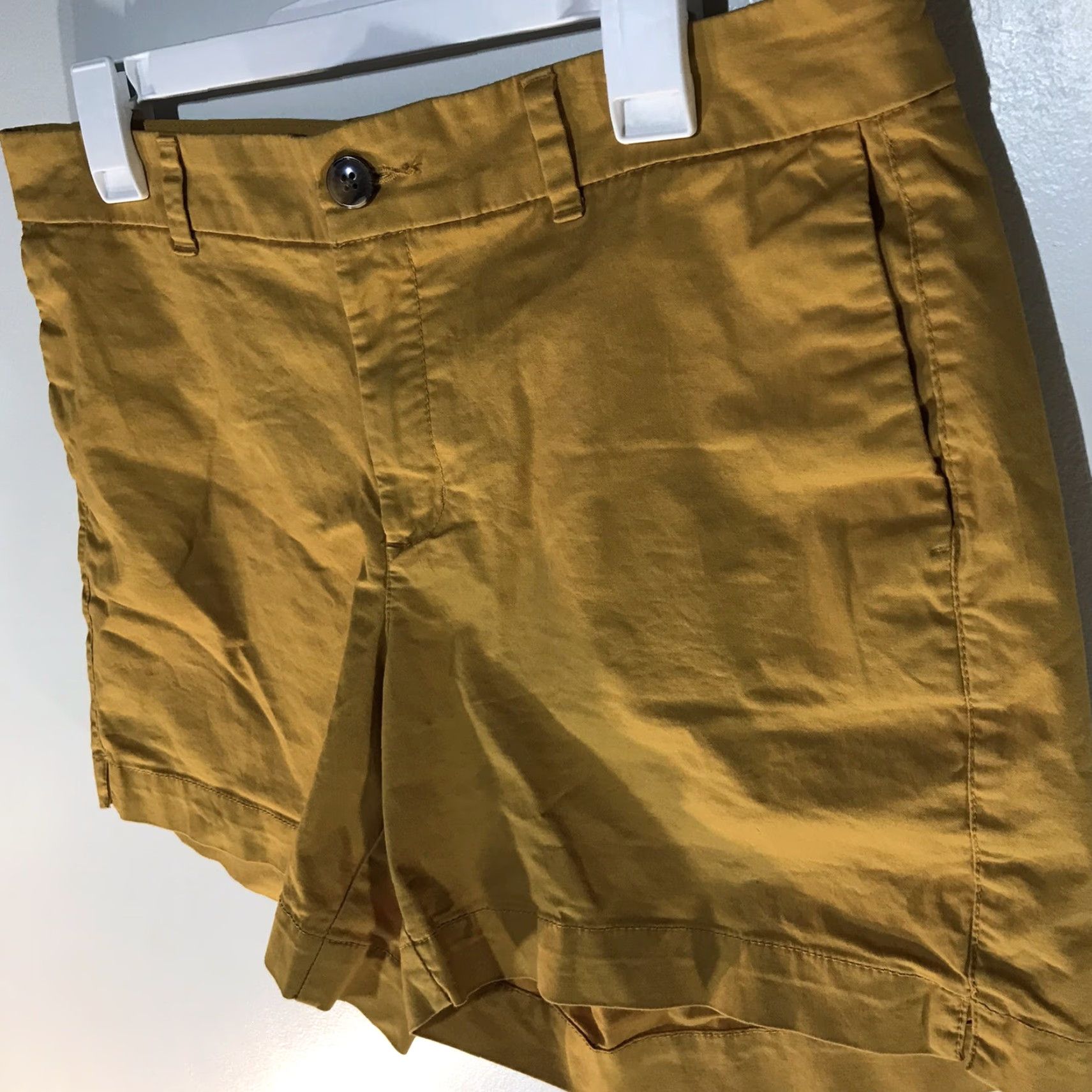 Old Navy Old Navy Yellow Everyday Shorts Womens Size 12 Chino Casual Travel Lightweight Size 34" / US 12 / IT 48 - 2 Thumbnail