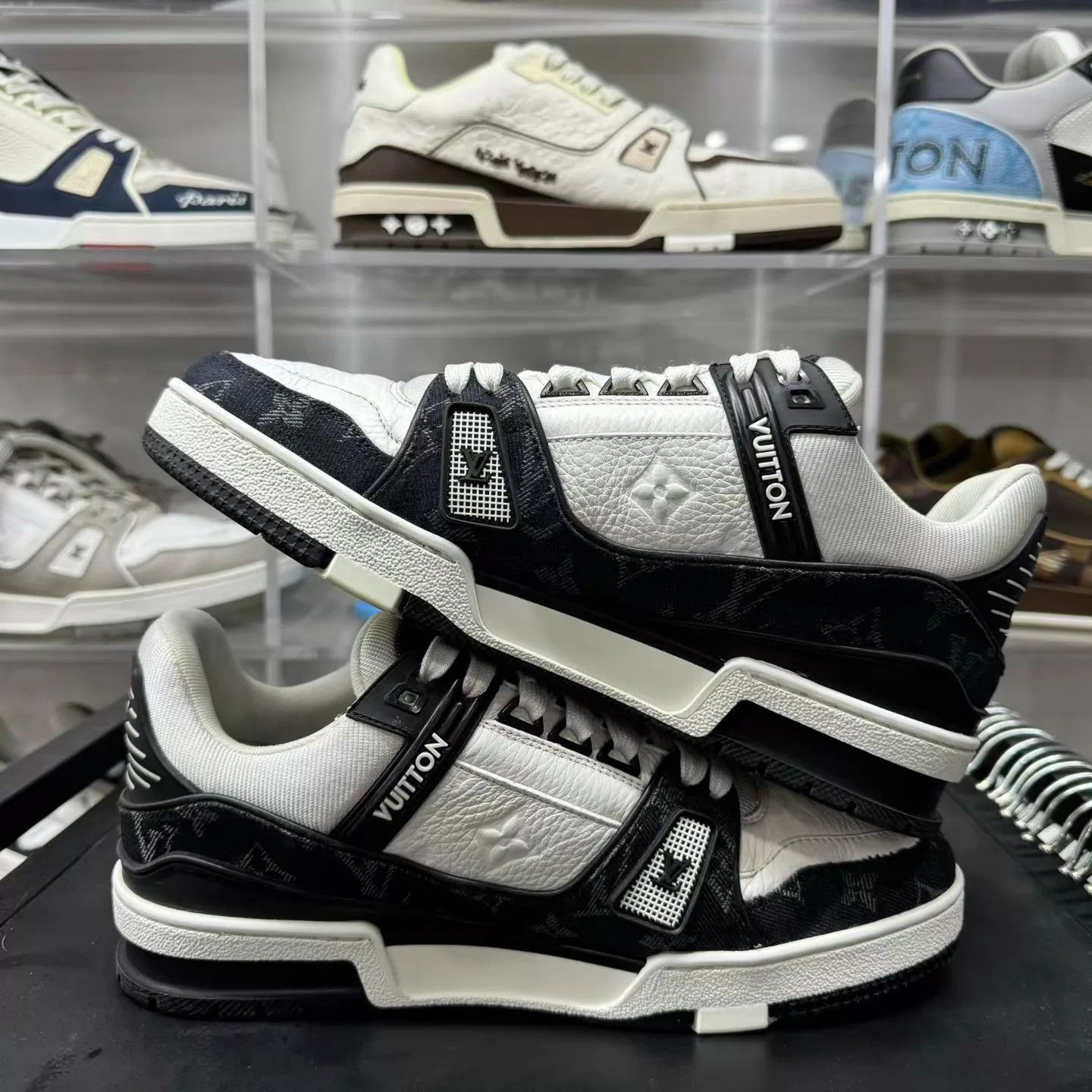 Louis Vuitton LV Trainer Panda Embossed Low Top Unisex White/Black UK6 Size US 7 / EU 40 - 3 Thumbnail