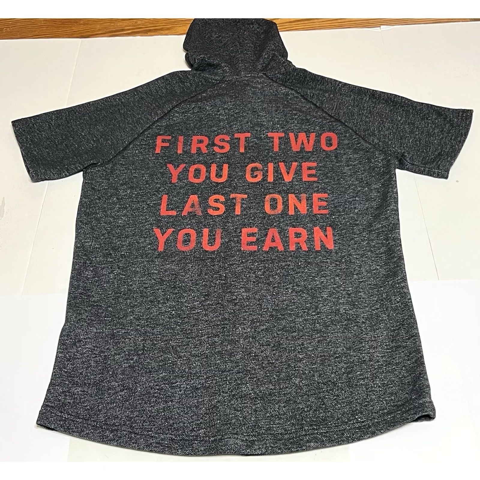 Under Armour PROJECT ROCK UA Men’s Medium Short Sleeve Hoodie Pullover Gray Cotton Blend Logo Gym Top Mens Size US M / EU 48-50 / 2 - 3 Thumbnail