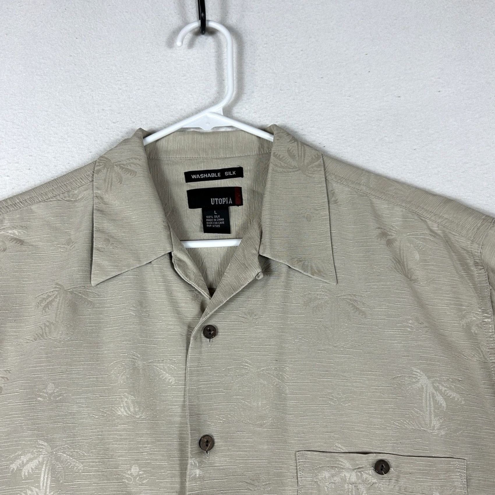 Vintage Utopia Shirt 100% Silk Short Sleeve Button-Down Beige Large Men’s Classic Pattern Top Size US L / EU 52-54 / 3 - 2 Thumbnail