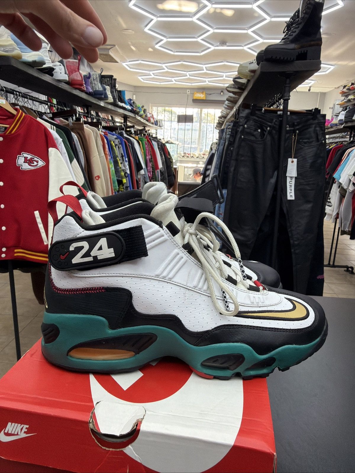 Nike Nike Air Griffey Max 1 Sweetest Swing Mens Size 10 Size US 10 / EU 43 - 7 Thumbnail