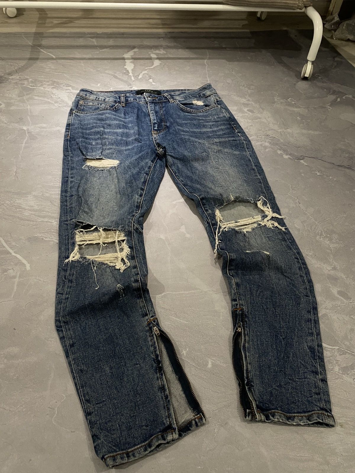 Japanese Brand RARE Archive Slim Fit Distressed Jeans with Zippers Size US 31 - 1 Thumbnail