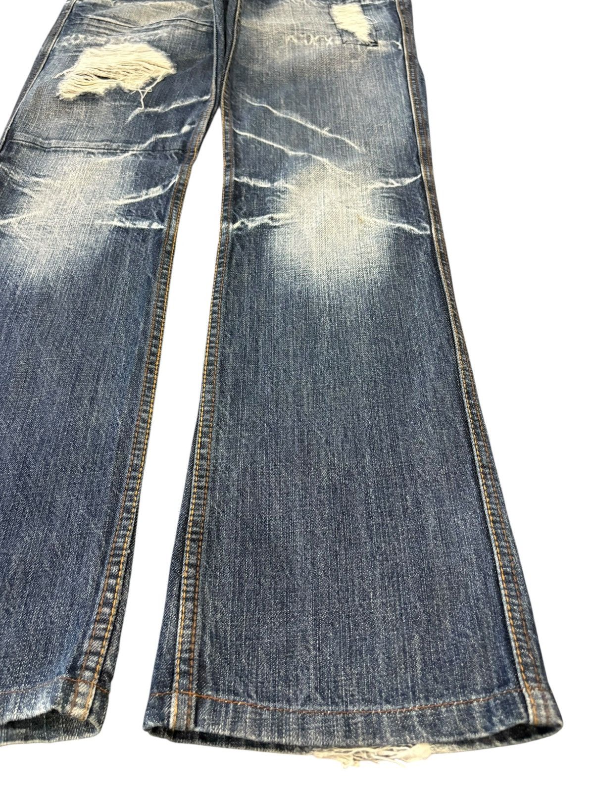 HIDEAWAYS Vintage Hideaway Nicole Crazy Fade Distressed Bootcut Jeans Size 31" - 7 Thumbnail