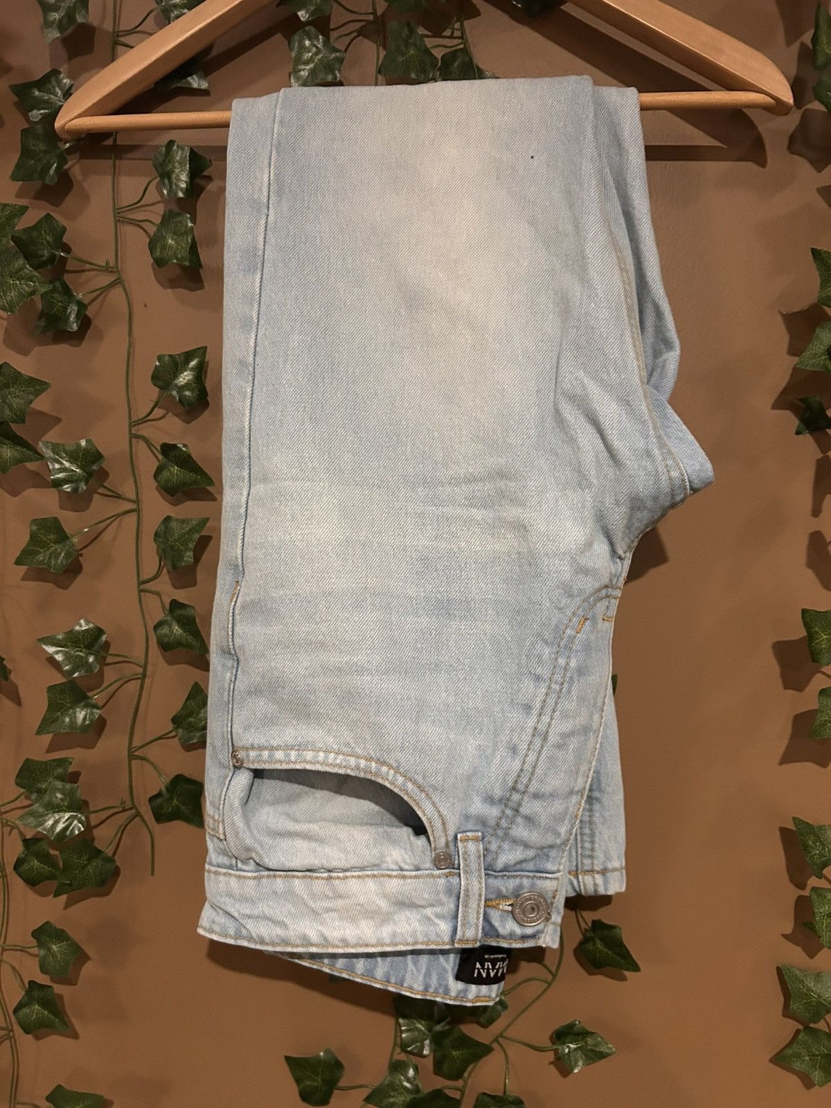 Boohoo Light Washed Loose Fit Jeans Size US 28 / EU 44 - 1 Thumbnail