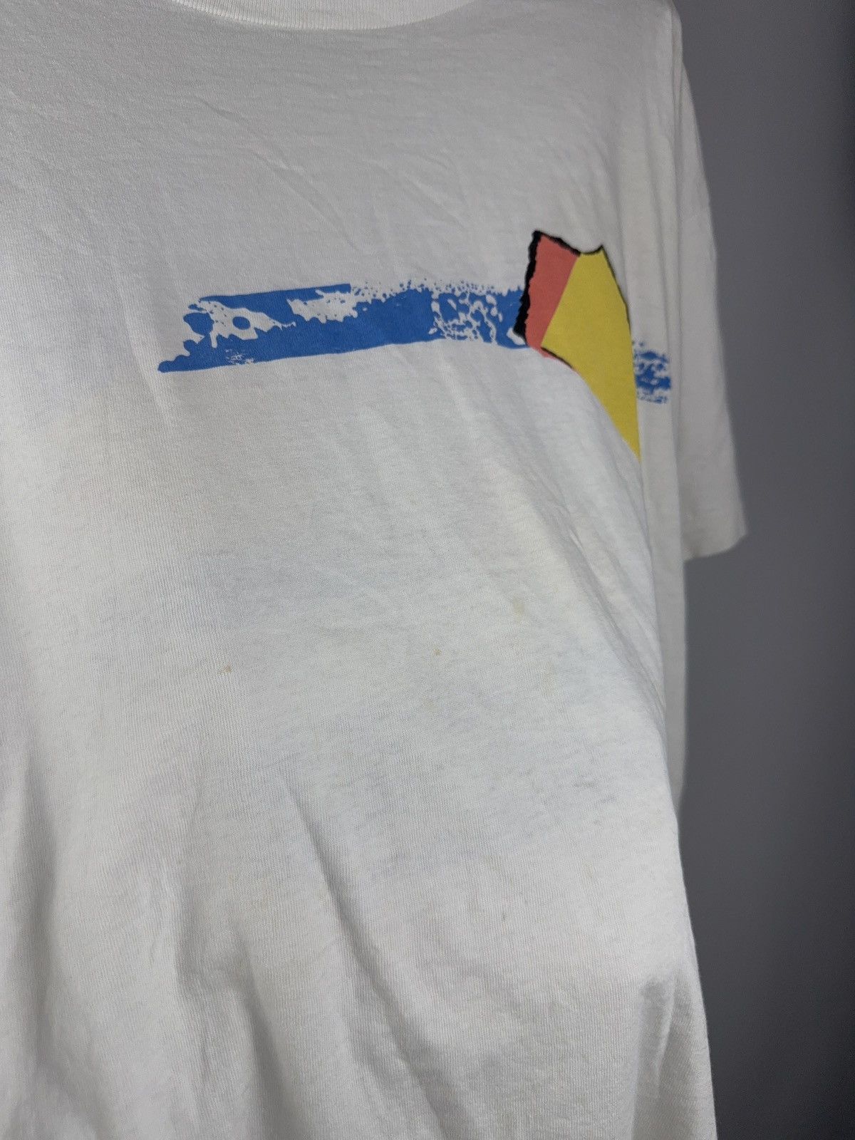 Vintage Vintage 1989 Fiji Abstract Graphic T-Shirt White 80s Art Size US XL / EU 56 / 4 - 9 Thumbnail