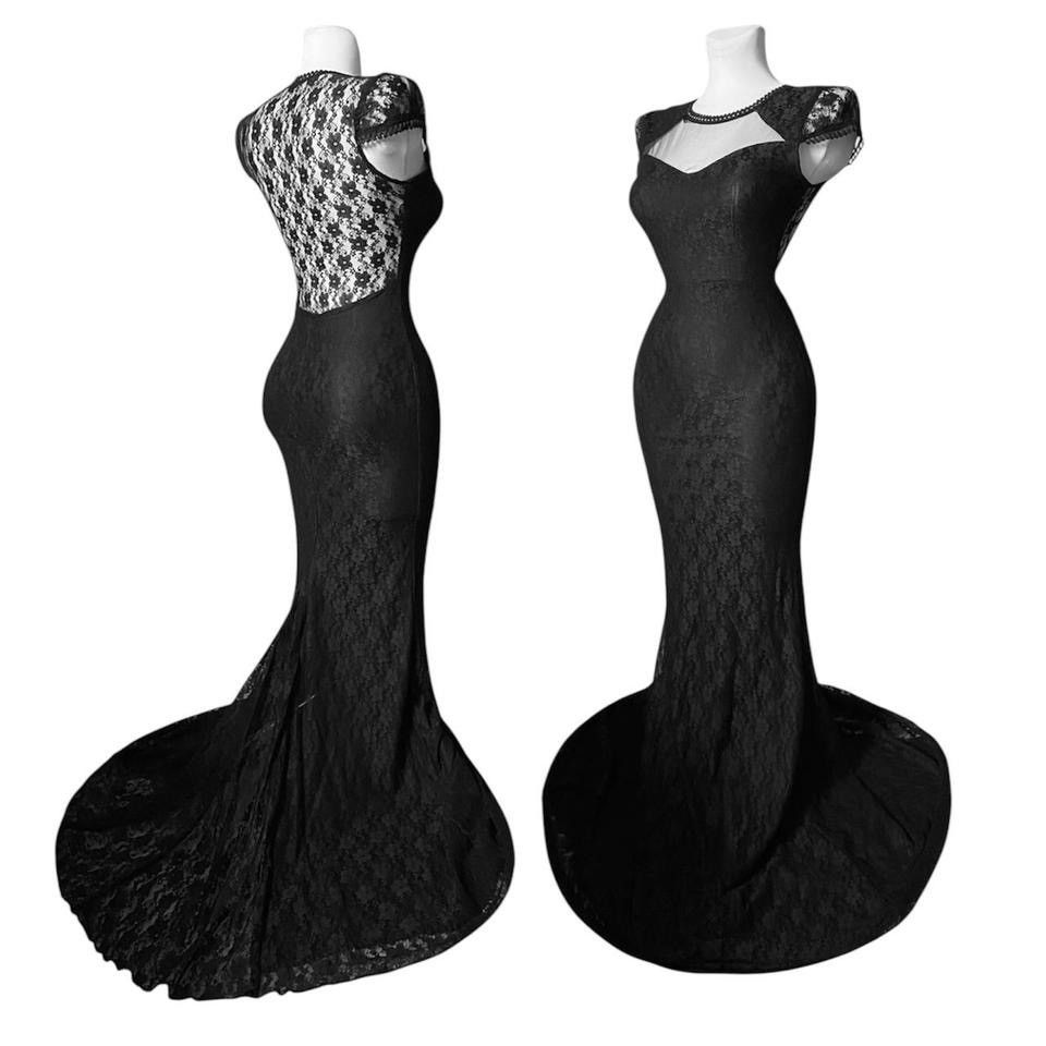 Vintage An incredibly beautiful gothic lace maxi dress withtrain Size S / US 4 / IT 40 - 1 Thumbnail