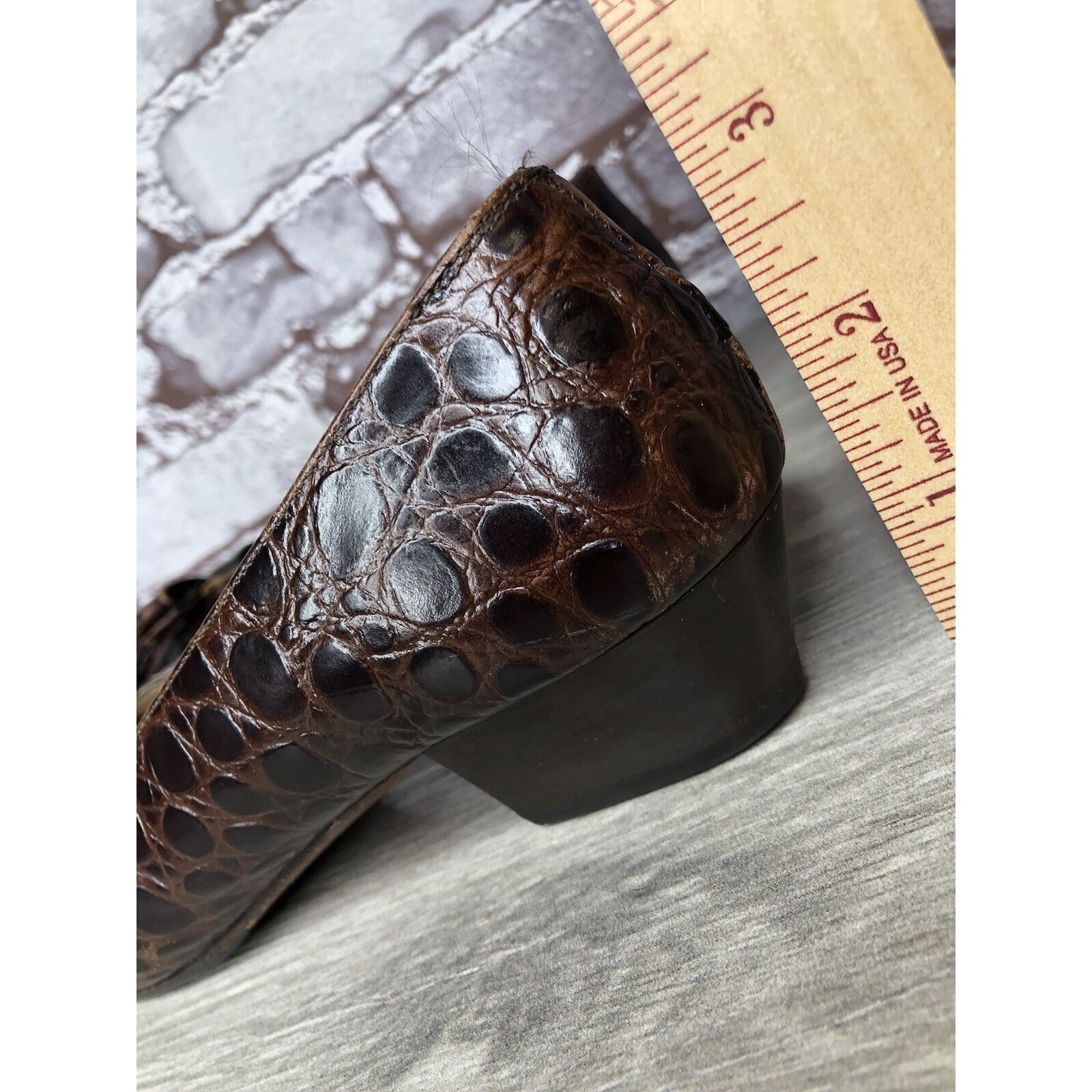 Salvatore Ferragamo Salvatore Ferragamo Vara Brown Leather Croc Embossed Bow Hee Size US 5.5 / IT 35.5 - 8 Thumbnail