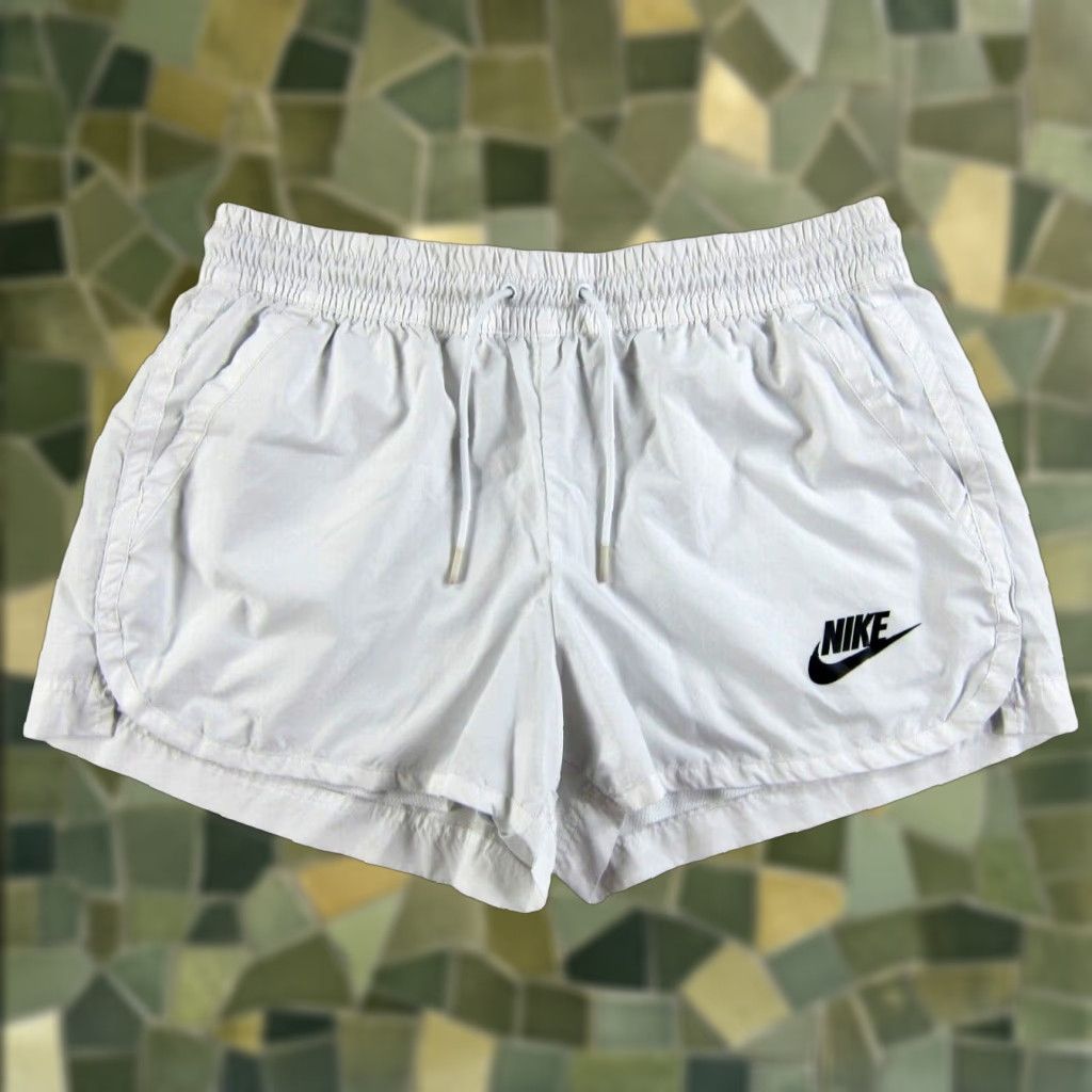 Nike Nike Women Shorts L White Lined Pocket Running Hiking Walking Gym Sport Short Women Large Size 36" / US 14 / IT 50 - 1 Thumbnail