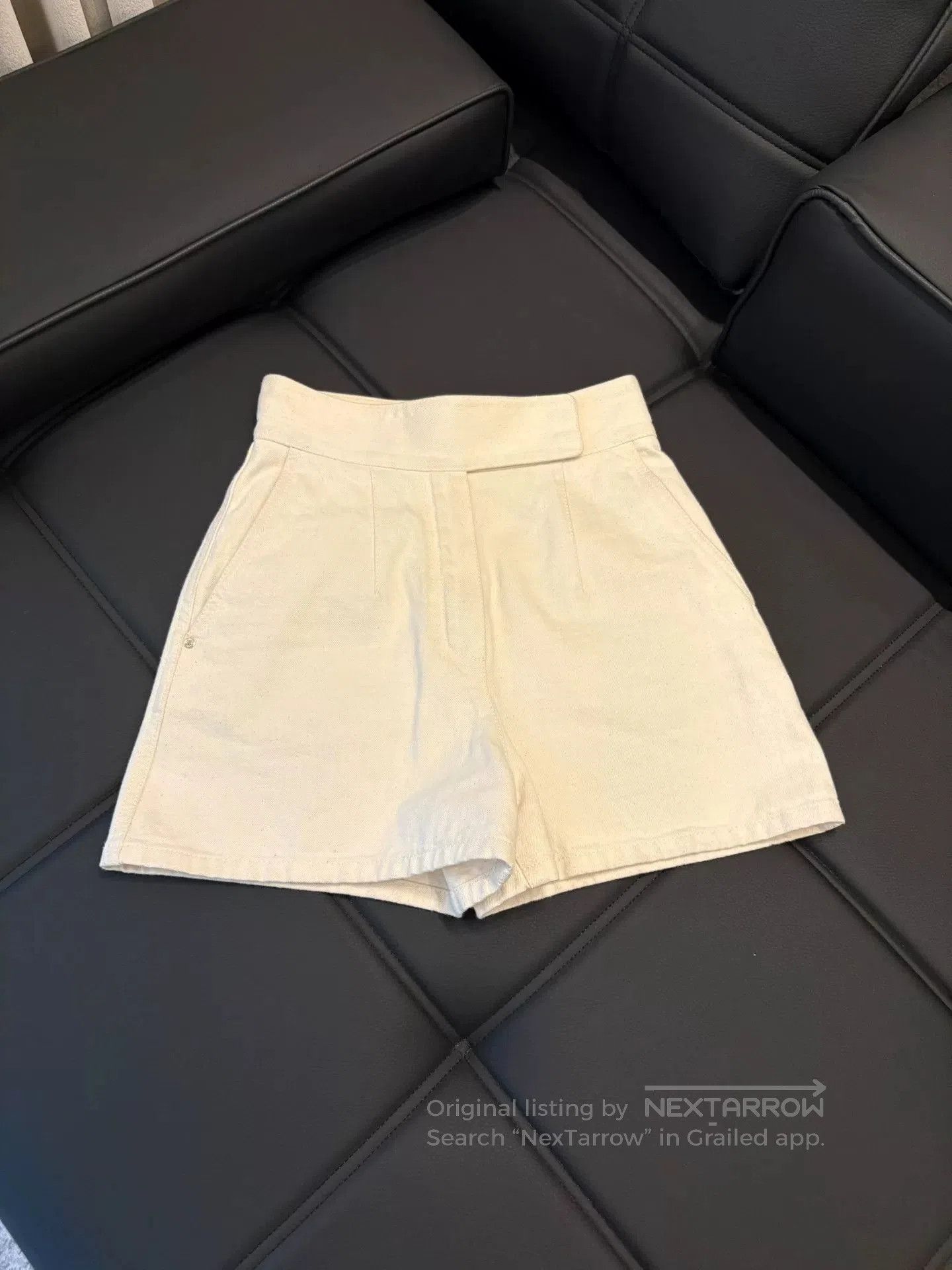 Hermes Hermes Size 34 Beige Shorts. Size US 34 / EU 50 - 1 Thumbnail