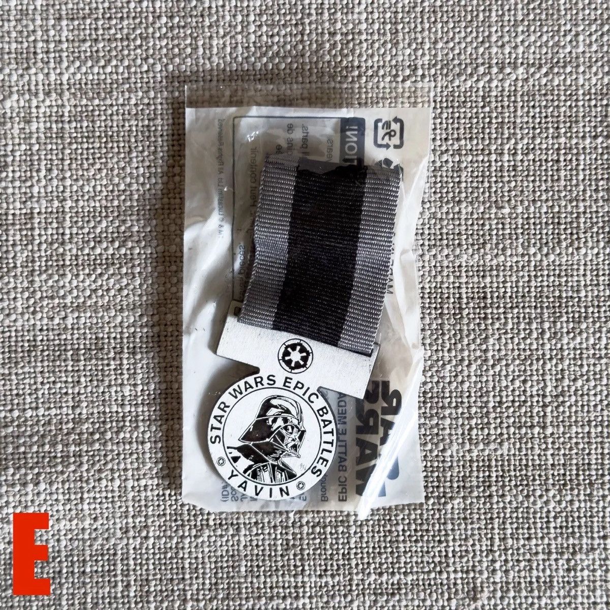 Star Wars Star Wars Epic Battles Medal Toys R Us Yavin Darth Vader Size ONE SIZE - 9 Thumbnail