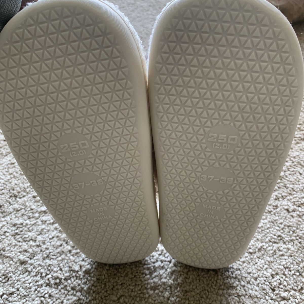 Other White and red gingerbread women slippers Size US 7 / IT 37 - 3 Thumbnail