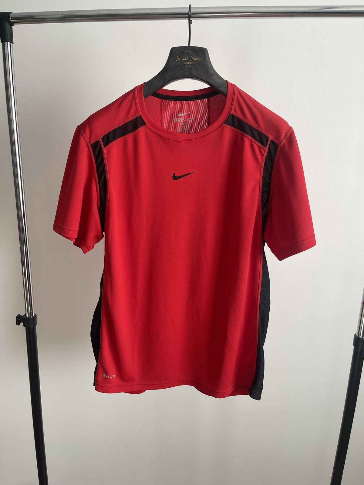 Nike Nike tee t-shirt red dri-fit L Size US L / EU 52-54 / 3 - 1 Thumbnail
