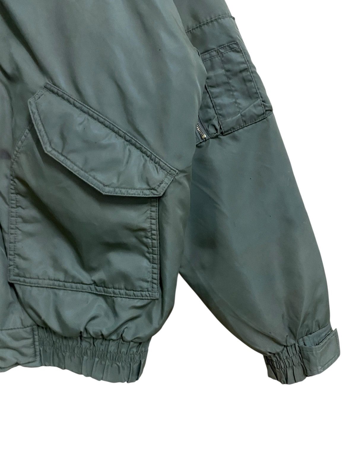 Vintage Vintage Military CWU 45P Bomber Flight Jacket 1990s Size US L / EU 52-54 / 3 - 5 Thumbnail