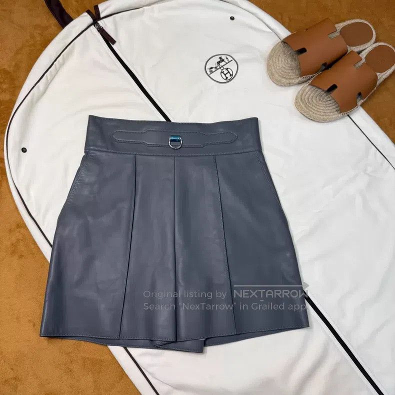 Hermes Hermes Gray Side Zip Sheepskin Short Skirt Size 42" / US 20 - 1 Thumbnail
