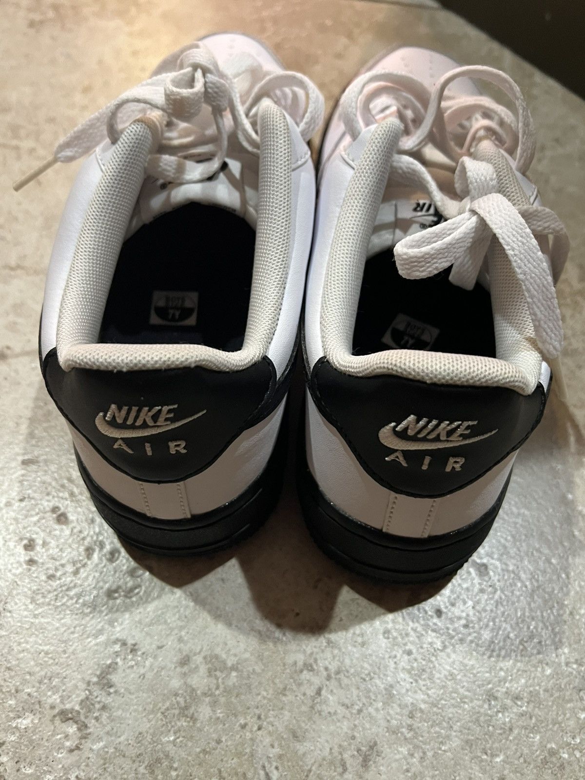 Nike shoes Size US 7 / EU 40 - 4 Thumbnail