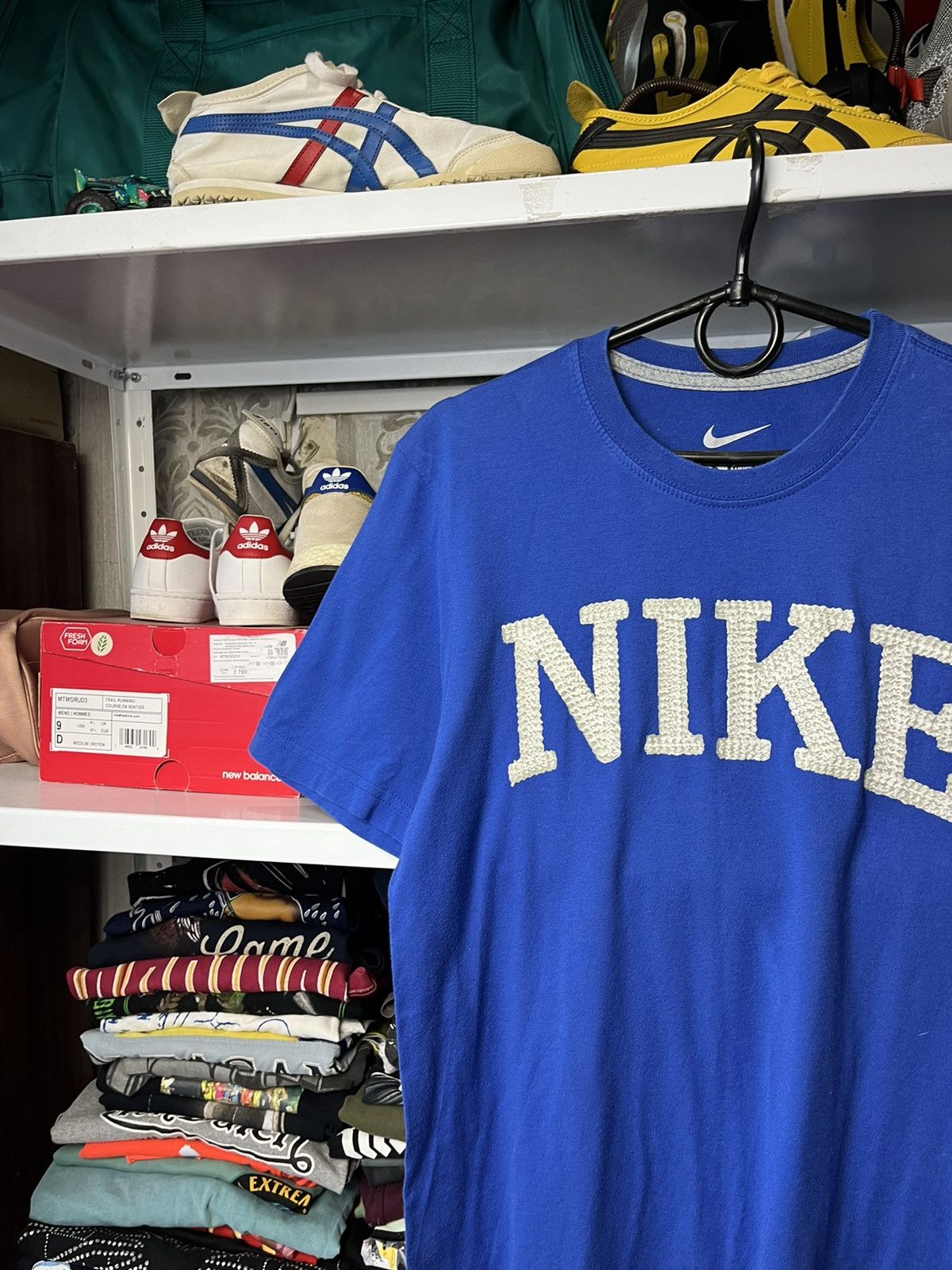 Nike Vintage Nike 90s Faded Big Swoosh Center Logo Tee Shirt Size US S / EU 44-46 / 1 - 3 Thumbnail
