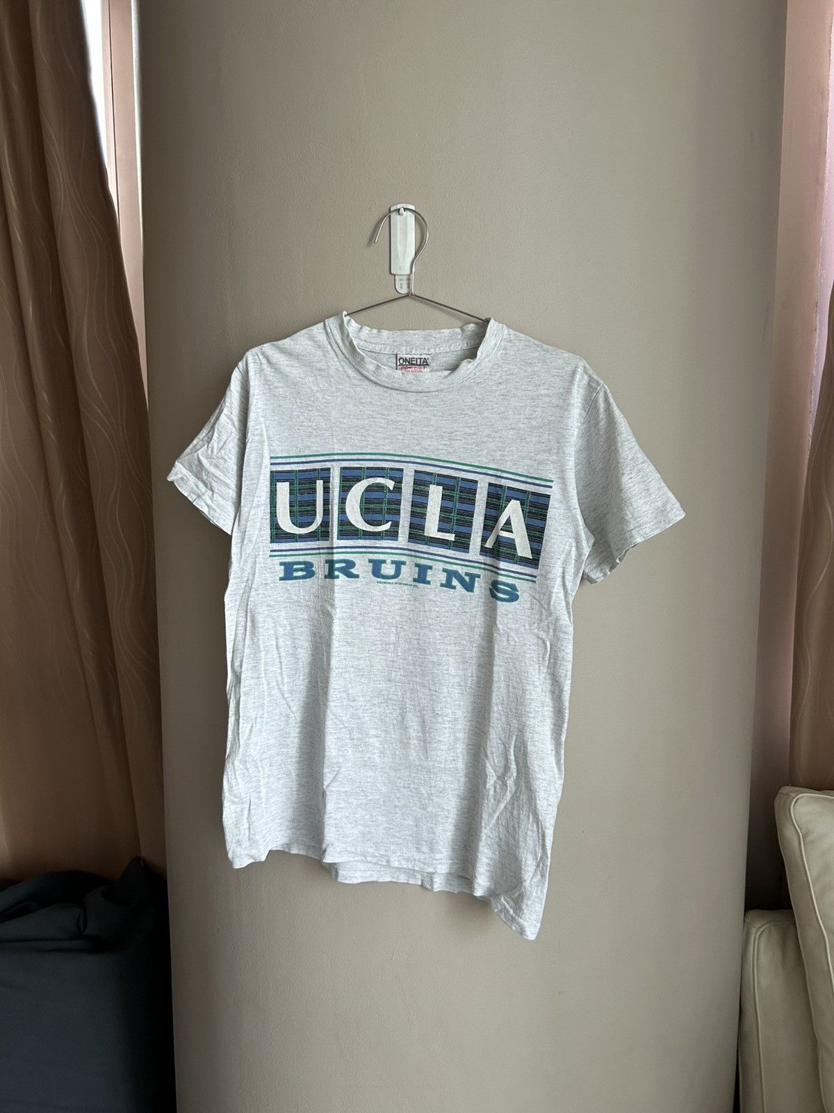 Vintage Vintage 90s UCLA Bruins T Shirt Thrashed ERD Paly Size US S / EU 44-46 / 1 - 1 Thumbnail