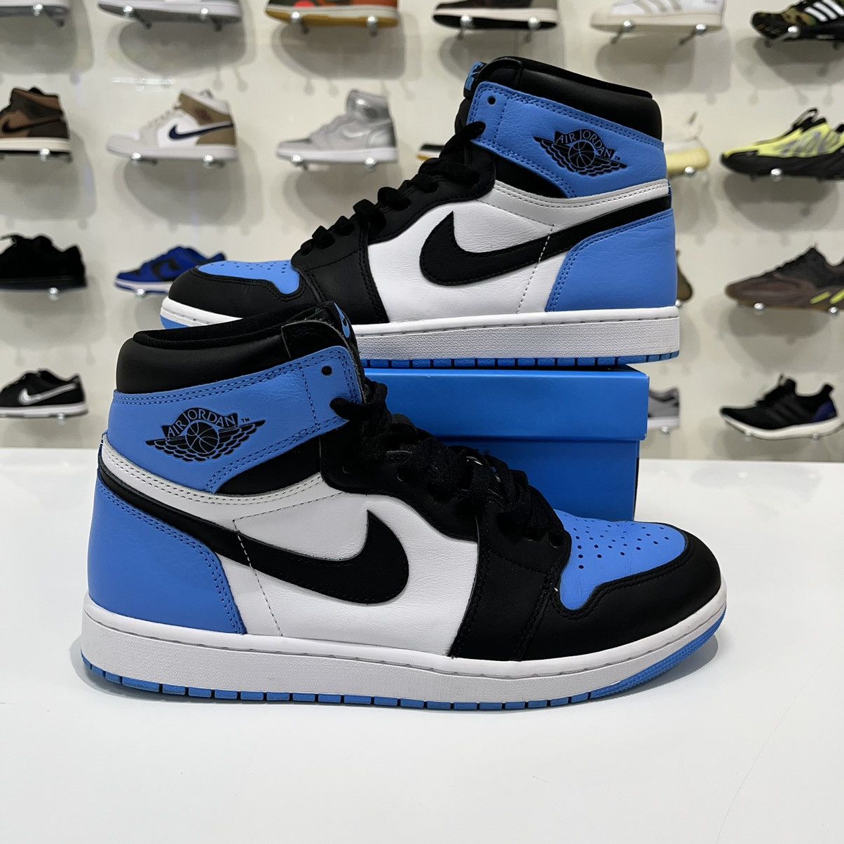 Nike Air Jordan 1 Retro High OG UNC Toe Size US 10.5 / EU 43-44 - 1 Thumbnail