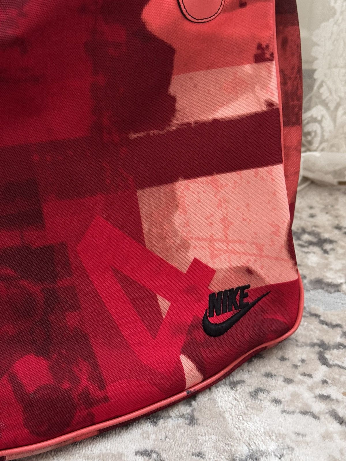 Nike Vintage Nike Bag Red Art Print Limited Canvas Shoulder Bag Size ONE SIZE - 6 Thumbnail