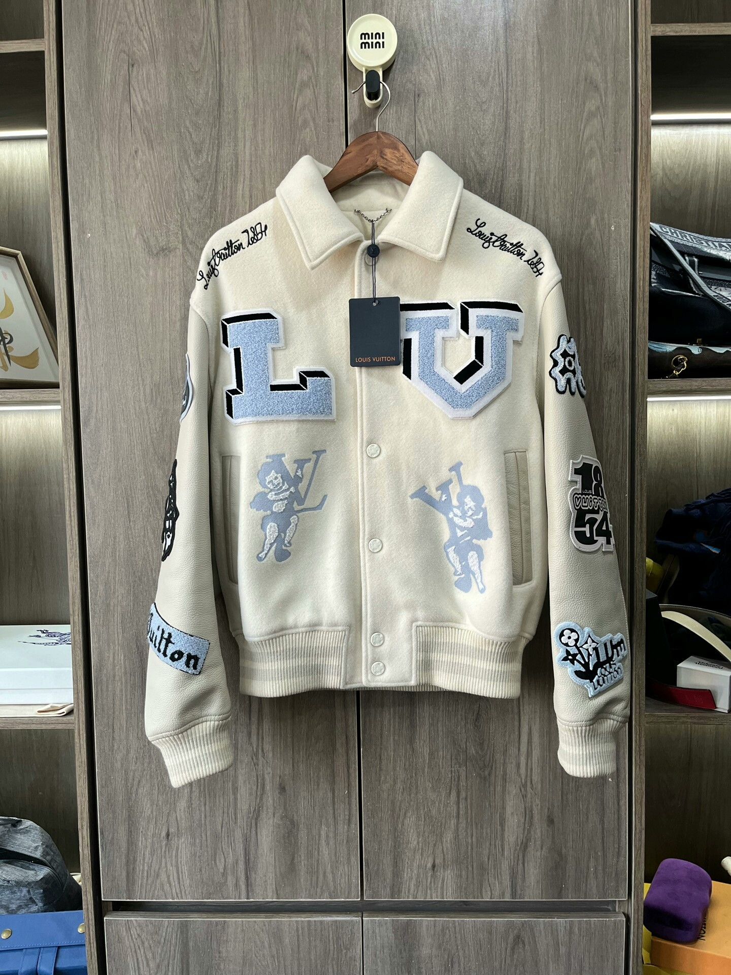 Louis Vuitton Louis Vuitton Bugs Bunny Baseball Jacket Size US M / EU 48-50 / 2 - 1 Thumbnail