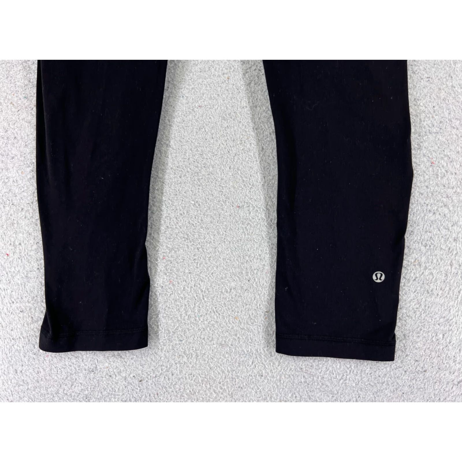 Lululemon Lululemon Pants Womens 8 Black Pink Wunder Under Crop Full-On Luon Floral READ Size 30" / US 8 / IT 44 - 2 Thumbnail