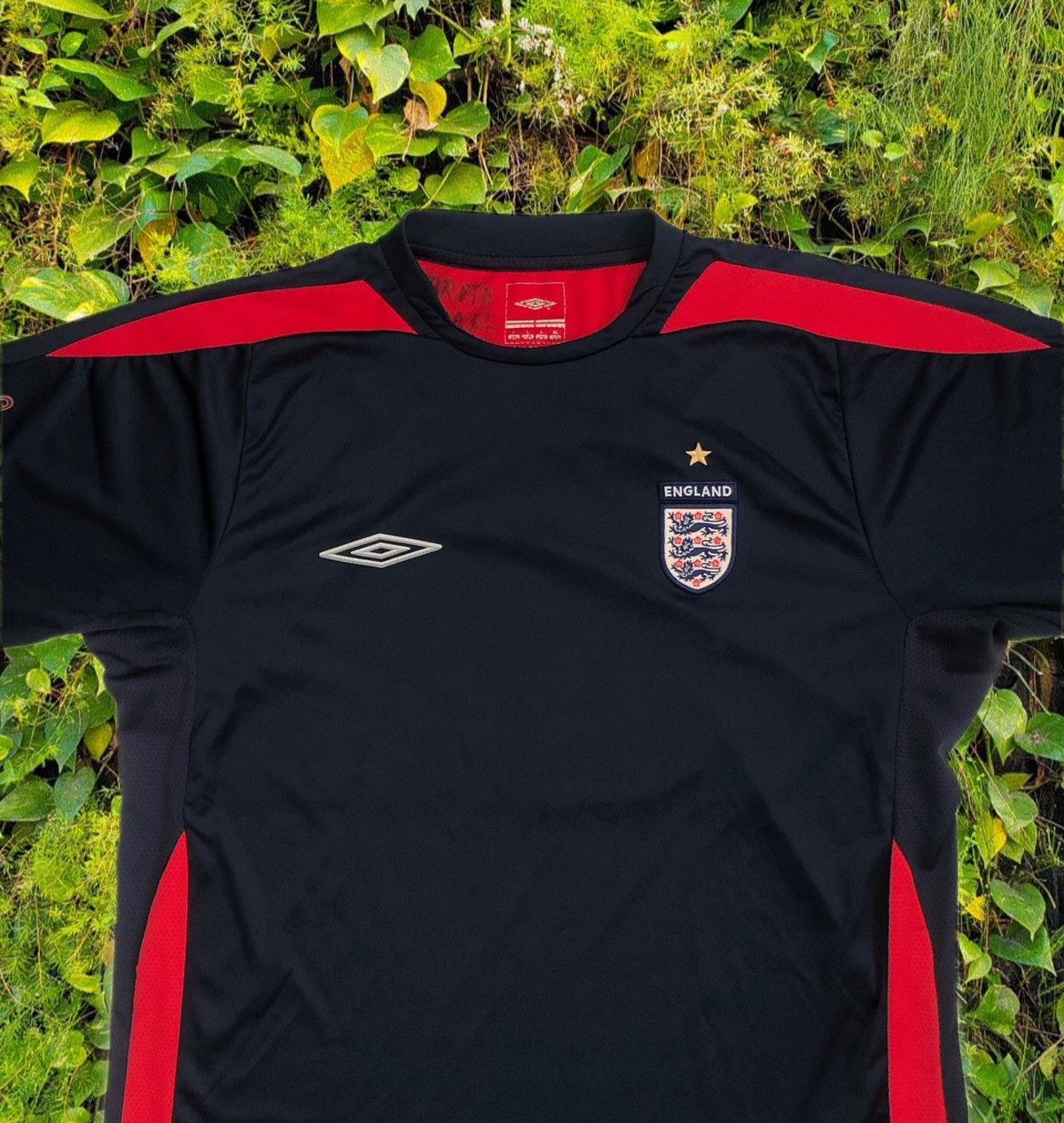 Umbro England Umbro training /pre game jersey Size US L / EU 52-54 / 3 - 2 Thumbnail