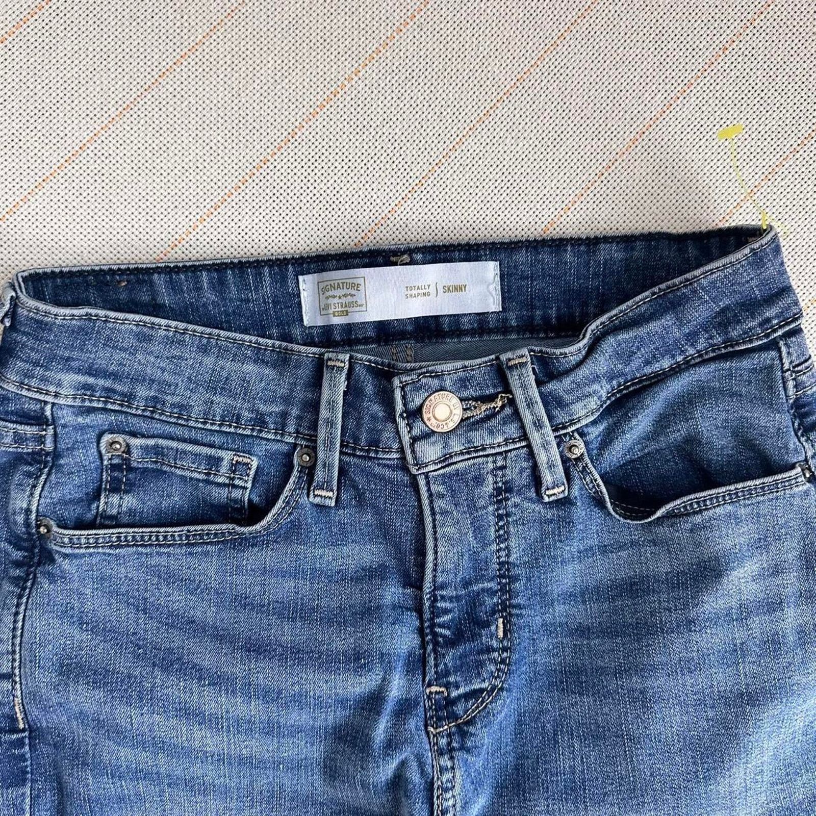 Levi's Signature Levi's Gold Strauss Totally Shaping Skinny Jeans Size 26" / US 2 / IT 38 - 3 Thumbnail