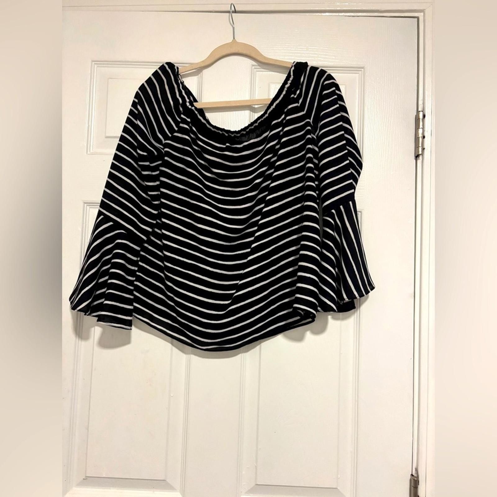 Other Gianni Bini Black and White Striped Blouse Size M / US 6-8 / IT 42-44 - 1 Thumbnail