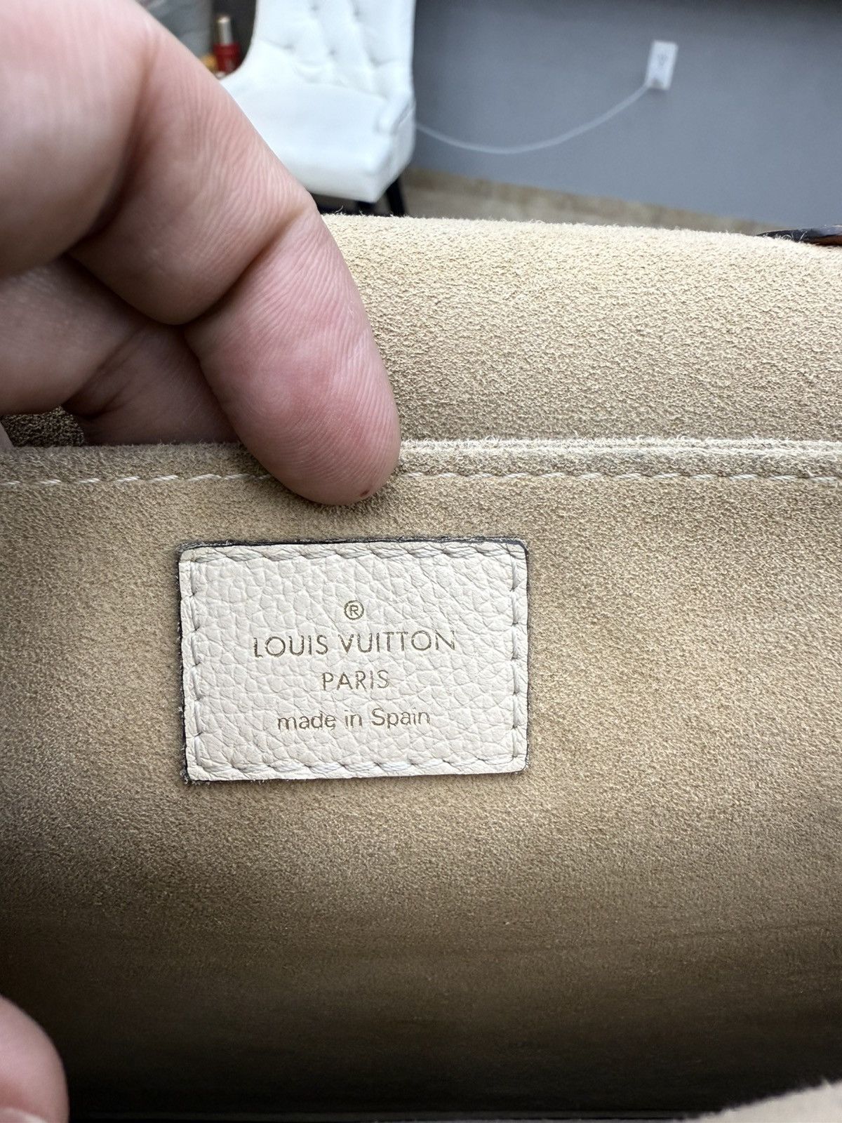 Louis Vuitton AUTHENTIC Louis Vuitton Vaugirard Handbag Brown Monogram Size ONE SIZE - 16 Thumbnail
