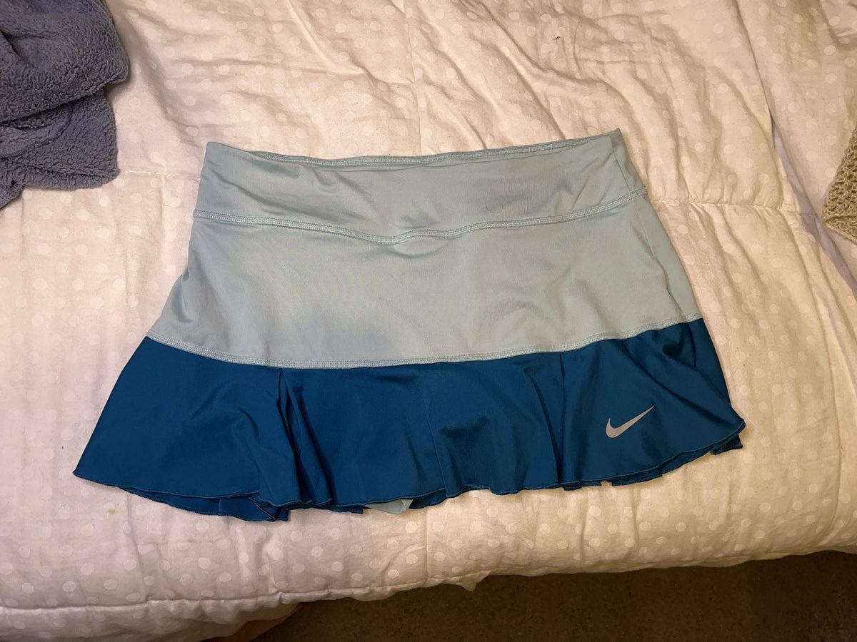 Nike Vintage Nike skirt with built in shorts Size 27" / US 4 / IT 40 - 1 Thumbnail