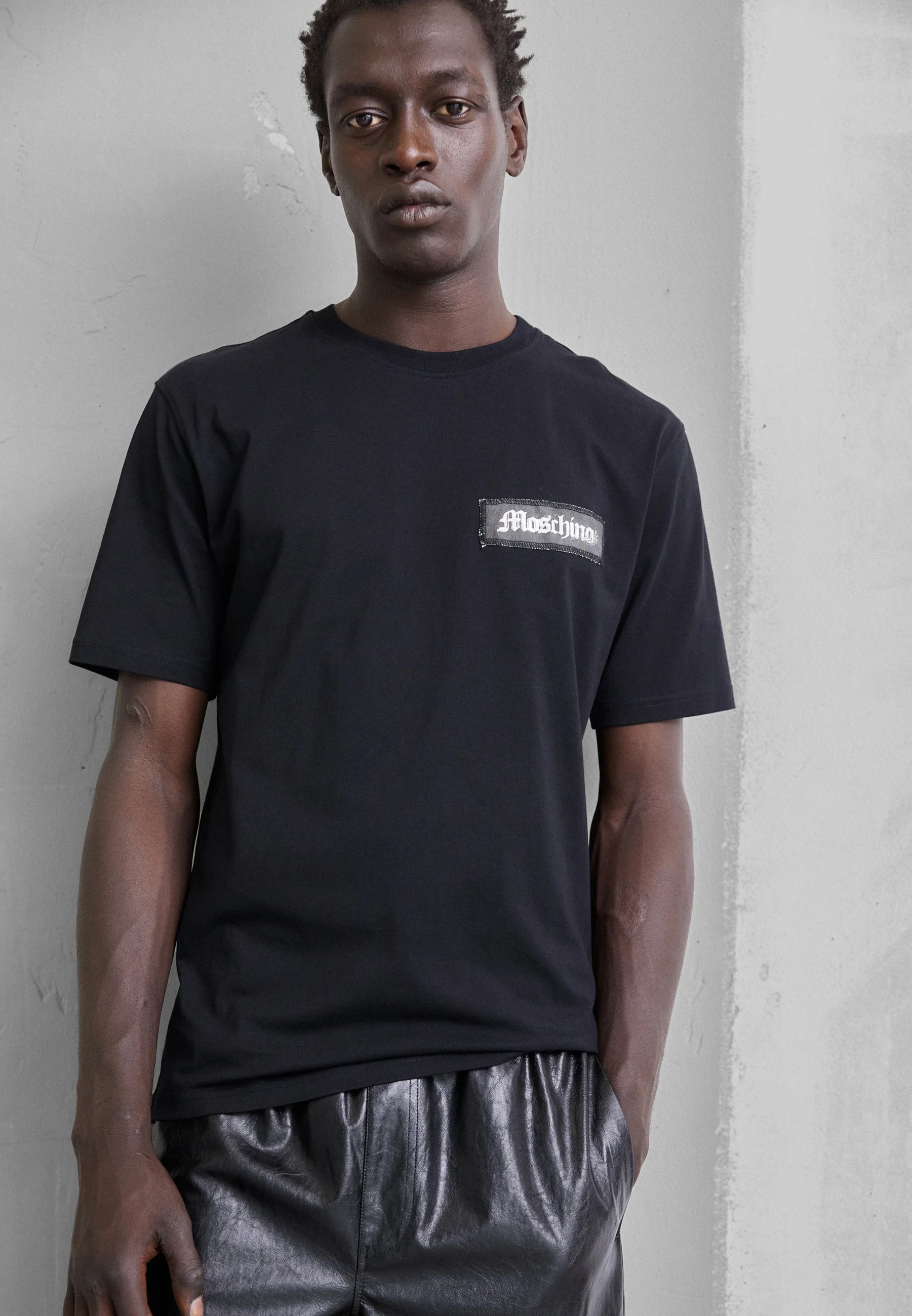 Moschino o1y0225 Logo T-Shirt in Black Size US S / EU 44-46 / 1 - 3 Thumbnail