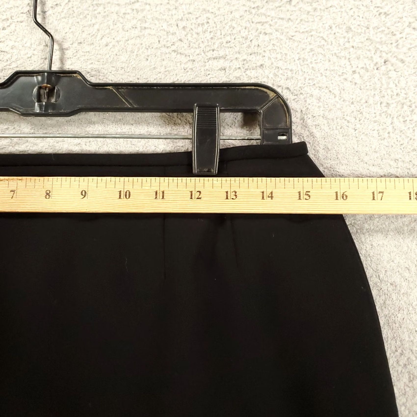Vintage Tahari Skirt Womens Size 10 Black Lined Midi Knee Length Size 32" / US 10 / IT 46 - 2 Thumbnail