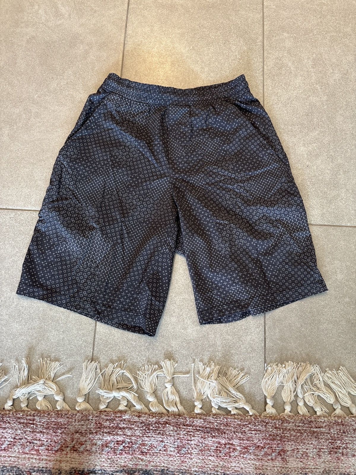 Lululemon Lululemon Shorts 7" Inseam Size US 28 / EU 44 - 1 Thumbnail