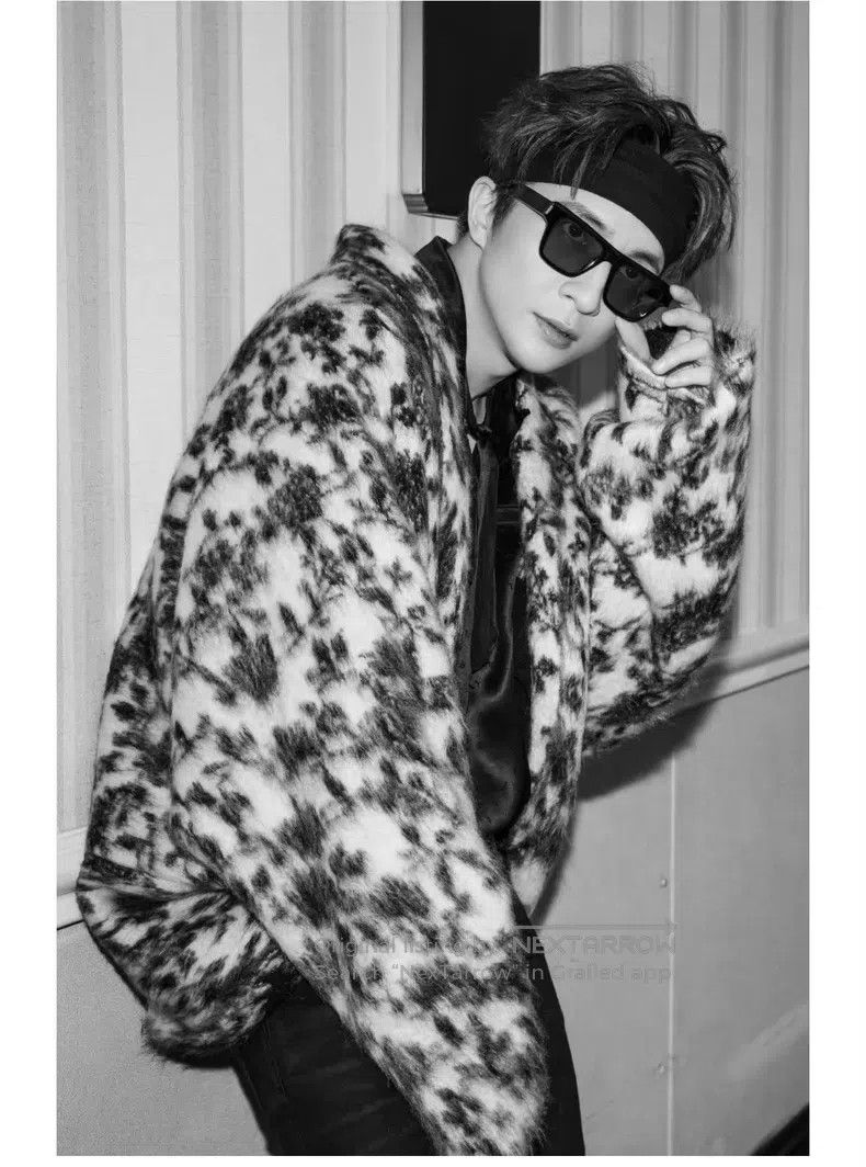 Saint Laurent Paris Saint Laurent Paris Bat Sleeve Printed Cardigan i Size XS / US 0-2 / IT 36-38 - 8 Thumbnail