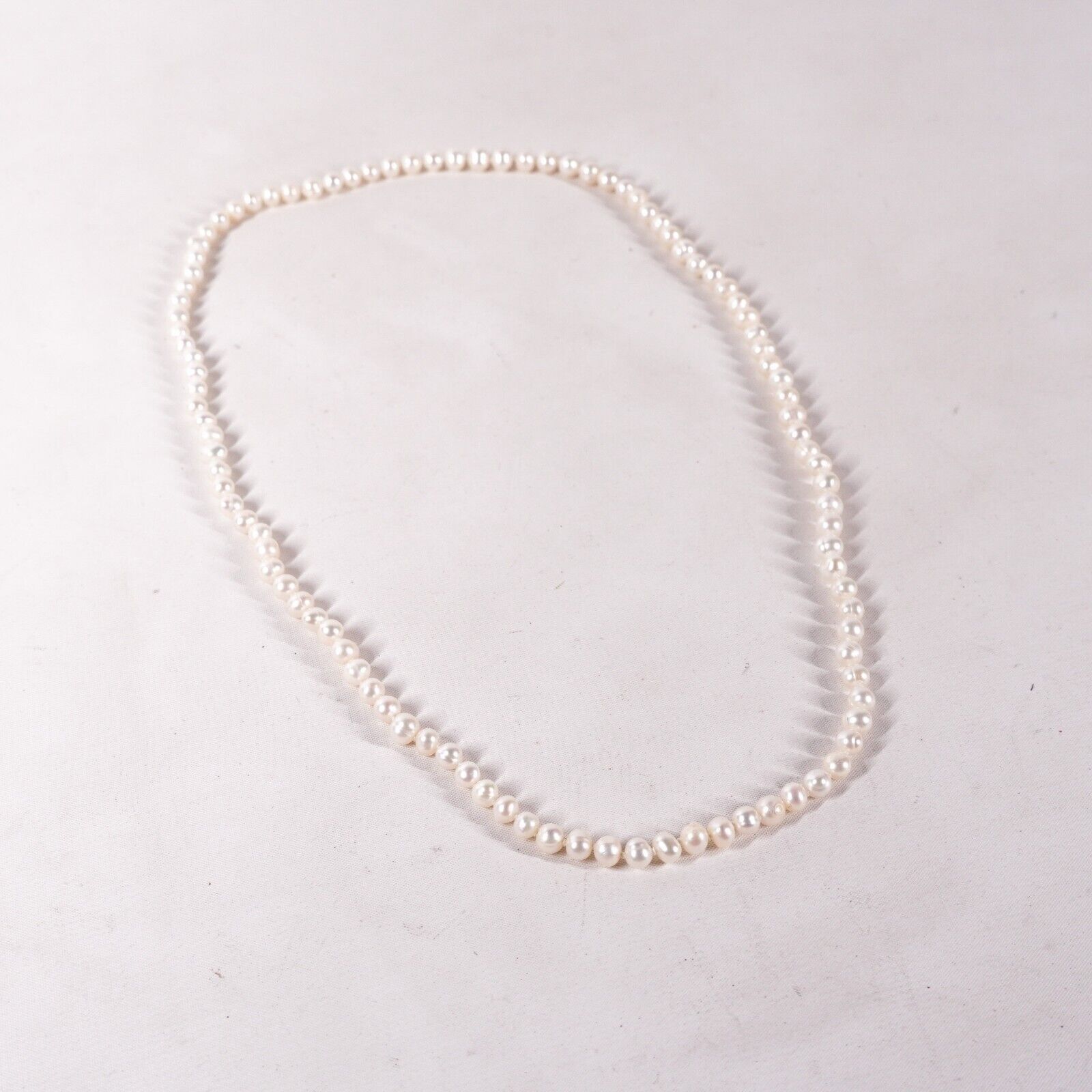 Other 12.5" White Iridescent Beaded Pearl Gem Necklace Choker Size ONE SIZE - 2 Thumbnail