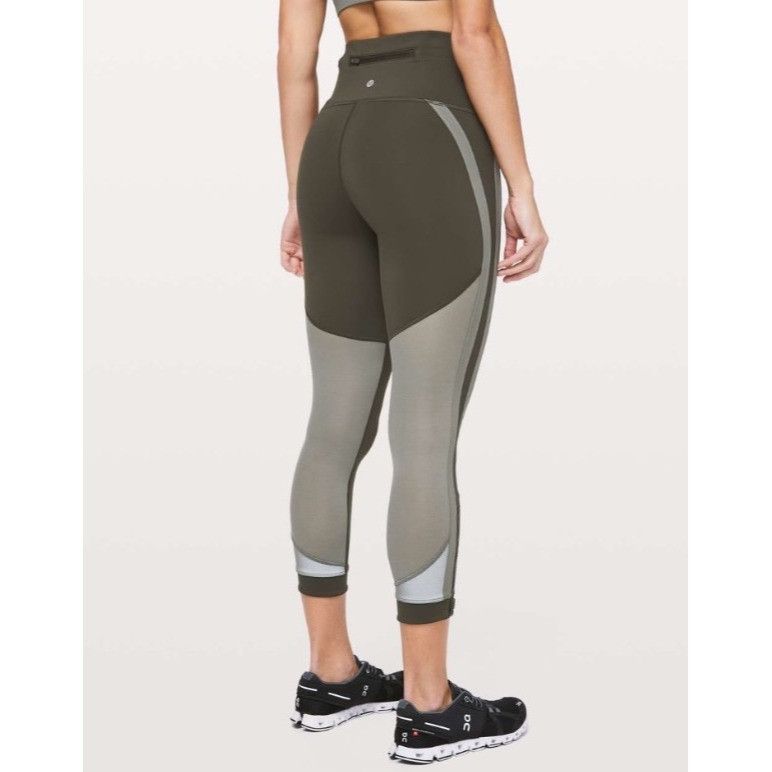 Lululemon 𝓛𝓾𝓵𝓾𝓵𝓮𝓶𝓸𝓷 Zip The Line Crop *23 Size 8 Size 30" / US 8 / IT 44 - 1 Thumbnail