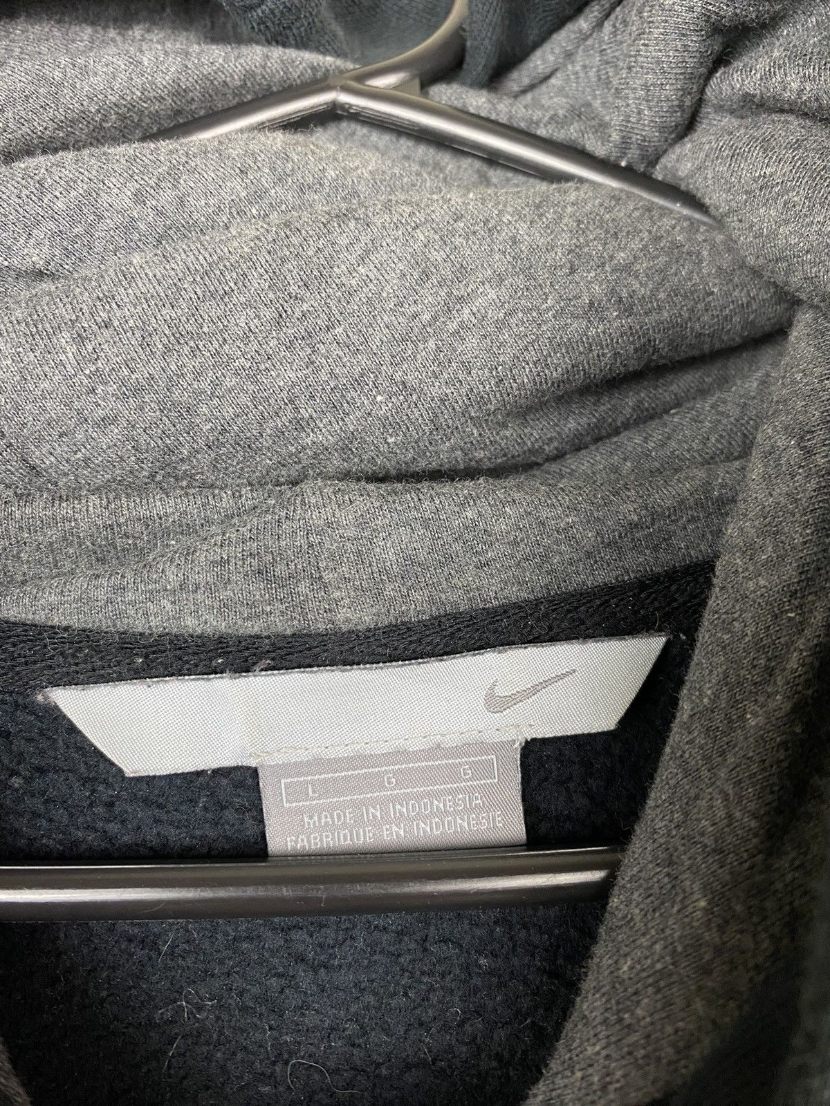 Nike Vintage Nike Y2K Silver Tag Silver Swoosh Hoodie Sweatshirt Size US L / EU 52-54 / 3 - 3 Thumbnail