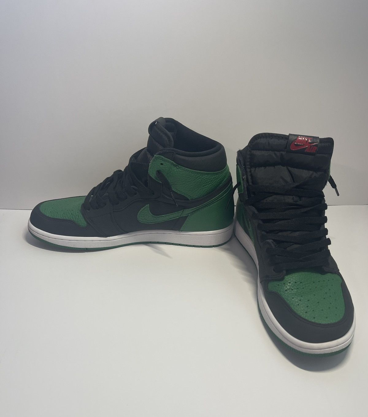 Nike Air Jordan 1 Retro High OG, Black, Green, & White 555088 030 Size US 12 / EU 45 - 3 Thumbnail