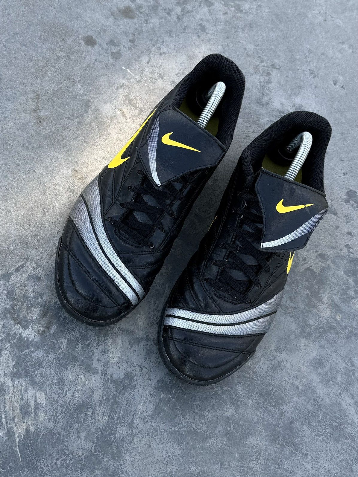 Nike VINTAGE NIKE Y2K HYPE 00s SNEAKERS FOOTBALL CLEATS BLOKECORE Size US 10 / EU 43 - 3 Thumbnail