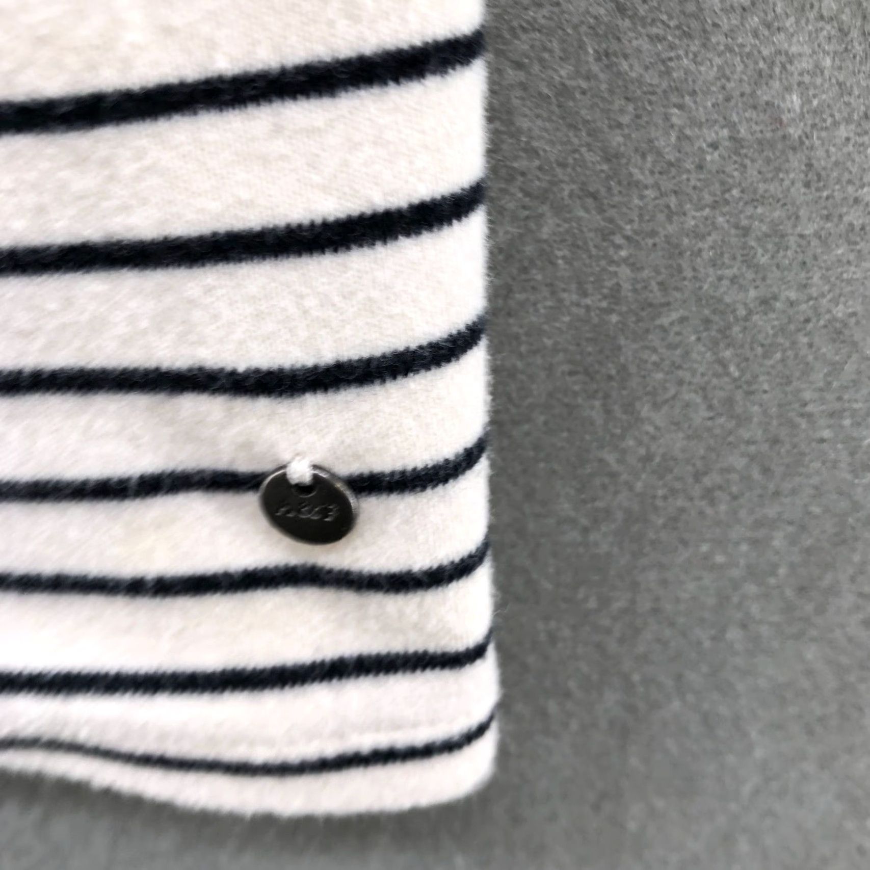 Abercrombie & Fitch VINTAGE Abercrombie & Fitch Mock Neck T Shirt Womens M Black White Striped Short Sleeve Size M / US 6-8 / IT 42-44 - 6 Thumbnail